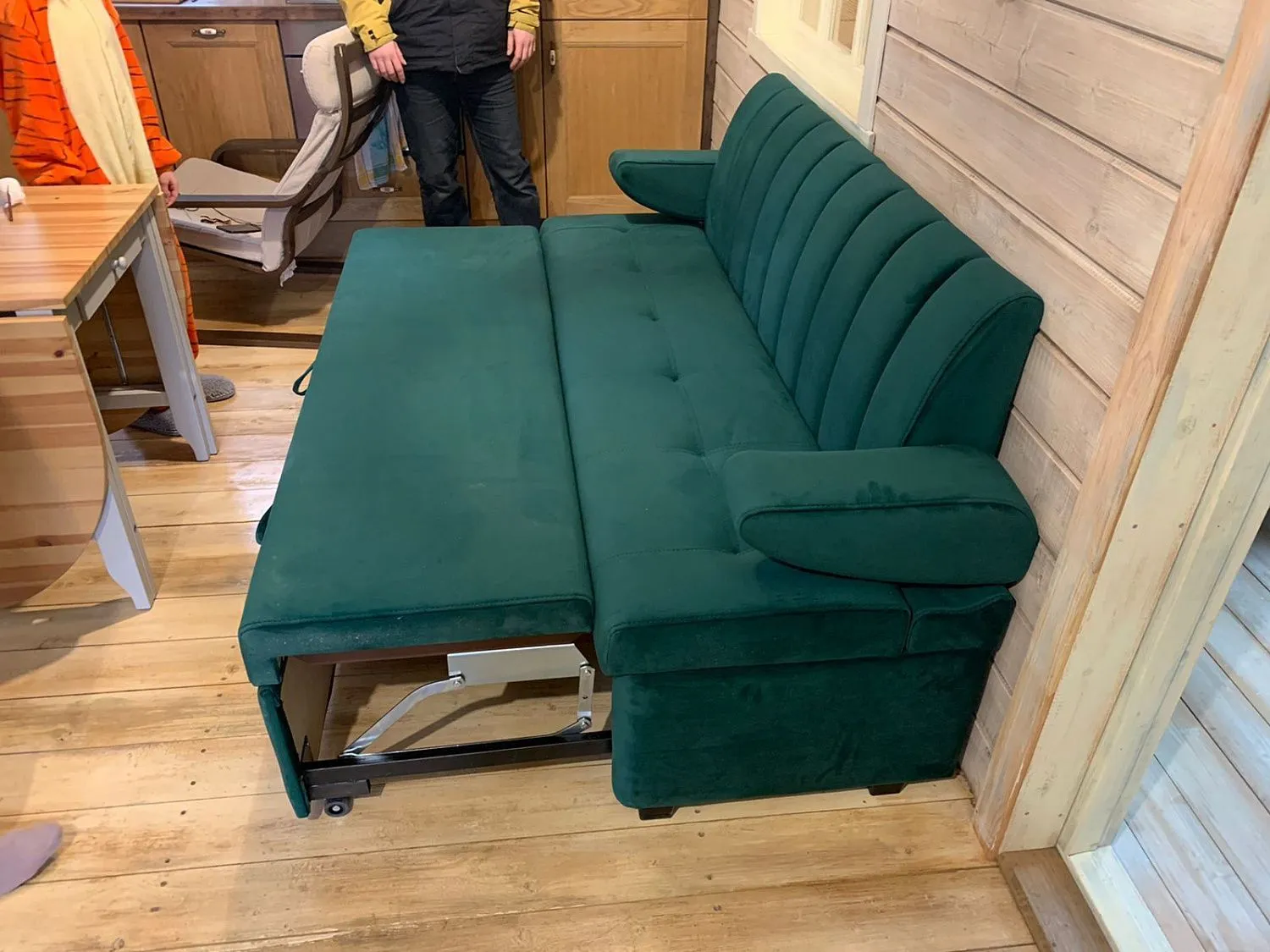 Кухонный прямой диван Алюр со спальным местом