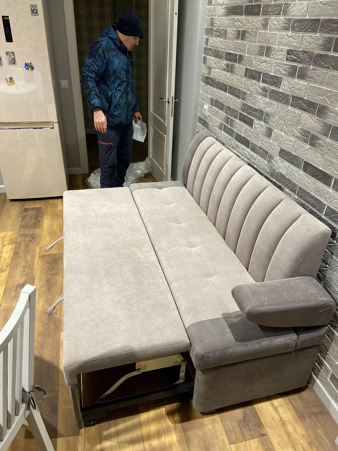 Кухонный прямой диван Алюр со спальным местом