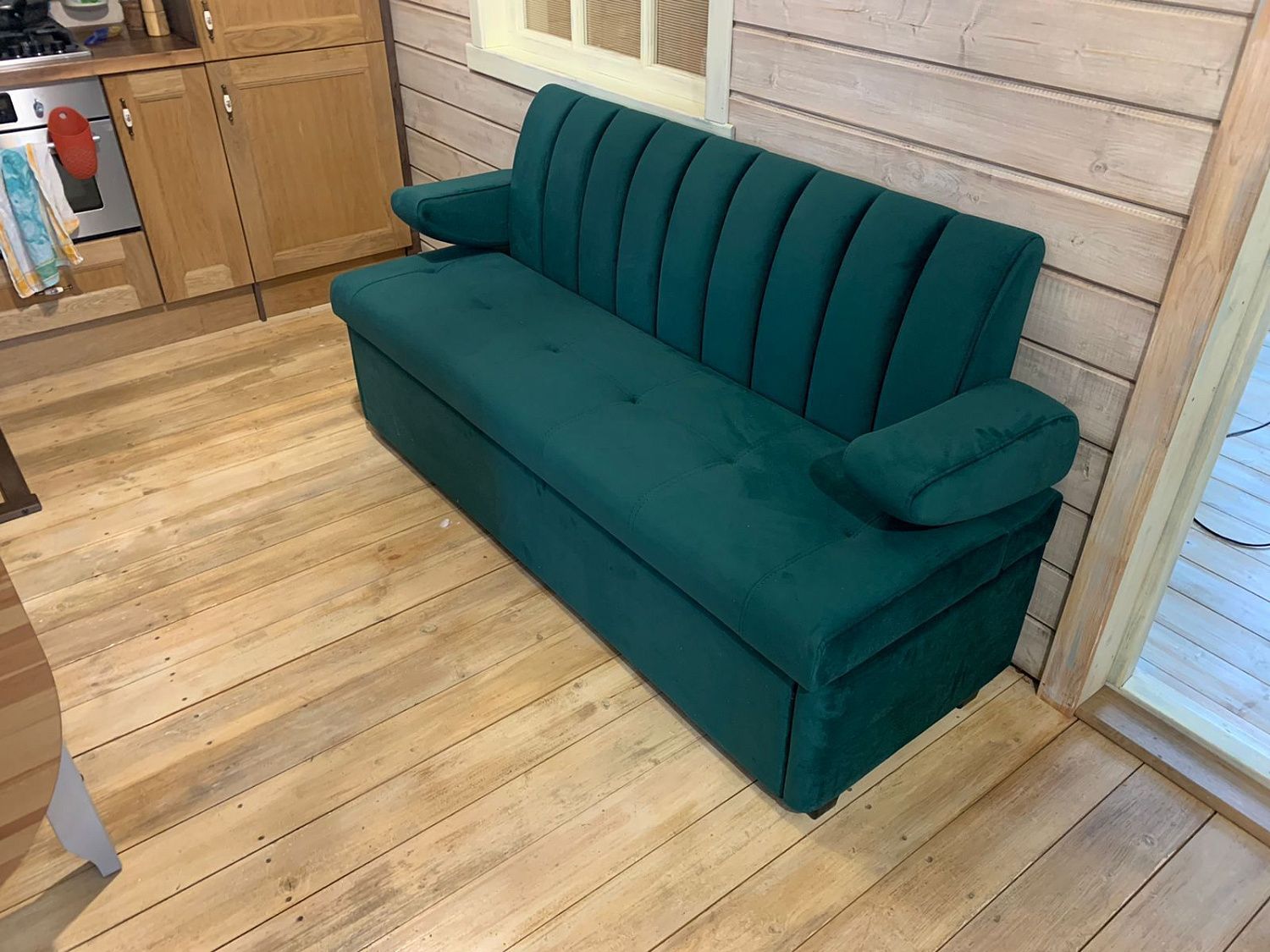 Кухонный прямой диван Алюр со спальным местом